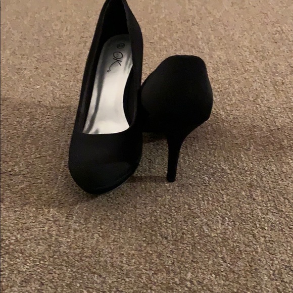 Heels - Picture 3 of 3